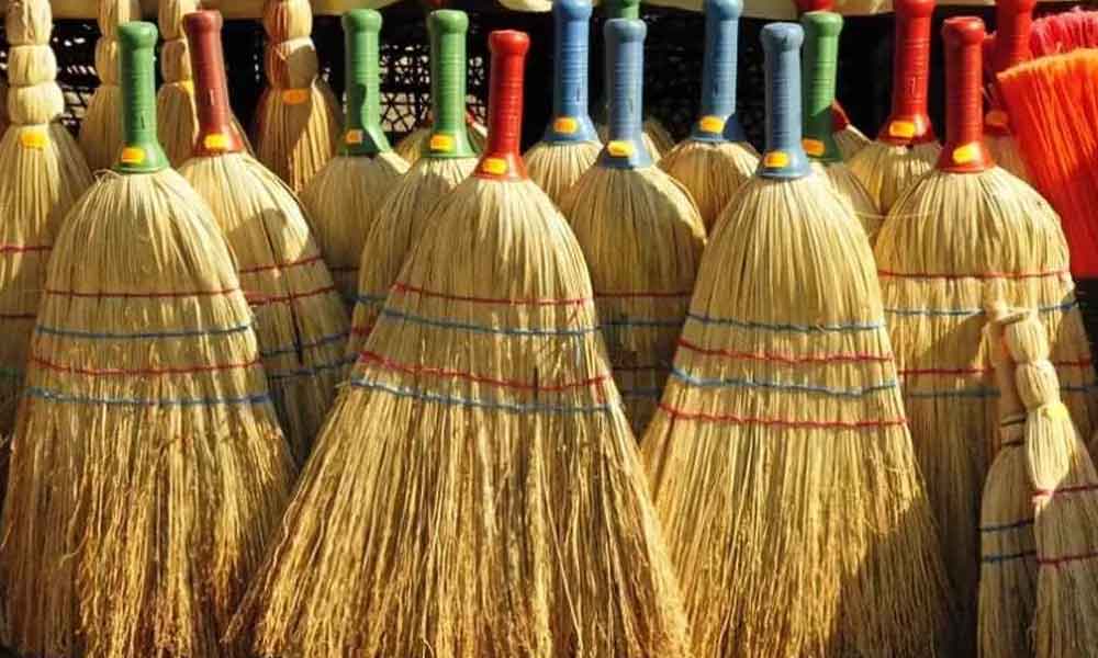 Where and how to place broom in house